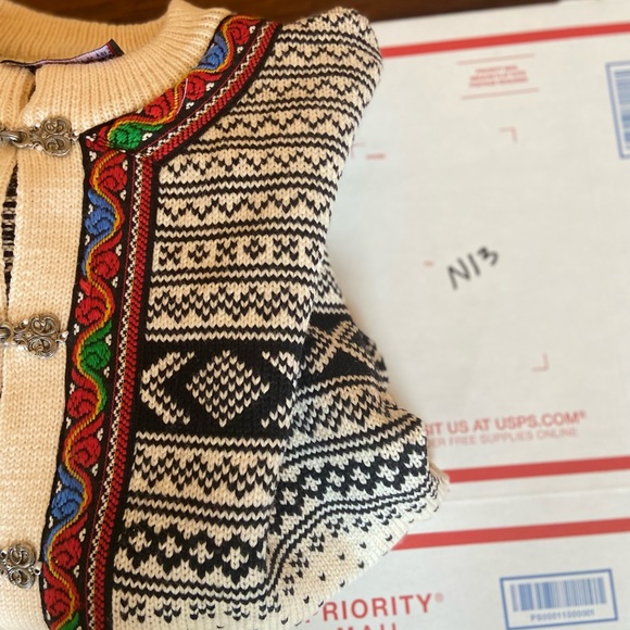 Norway Fair Isle Nordic Wool Zip Clasp CardiganSmall however it is very roomy. - Picture 5 of 6